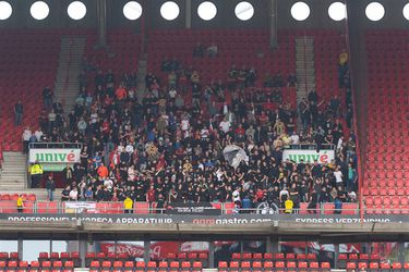 FC Twente gaat uitvak aanpassen na bekers urine van FC Utrecht-fans