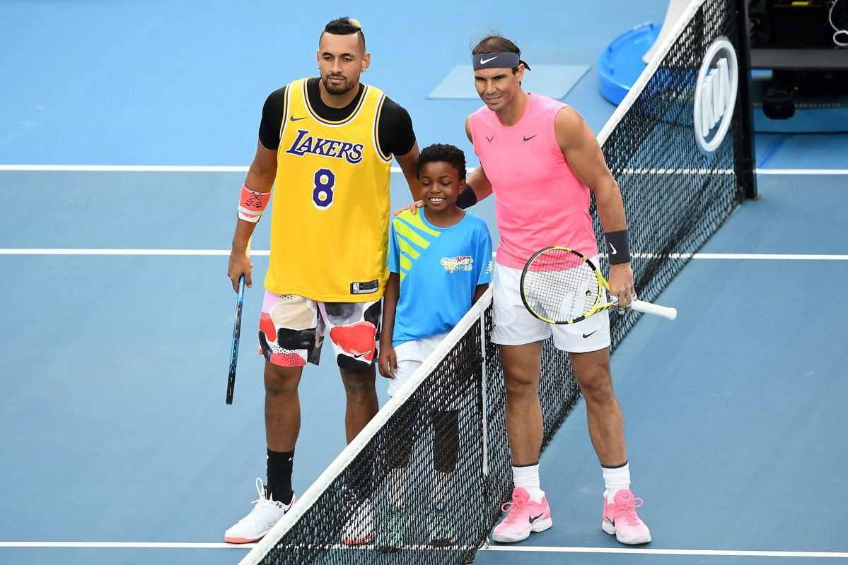 Kyrgios doet een shirt van Kobe aan op Australian Open