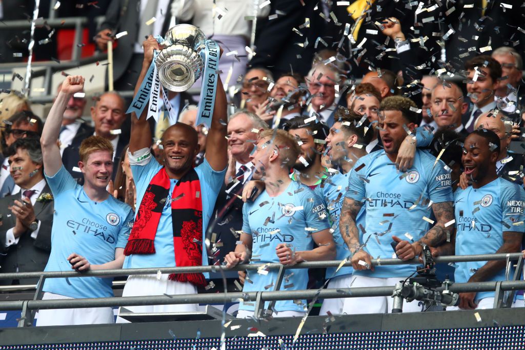 City pakt Engelse treble in historisch pak slaag voor Watford (video)