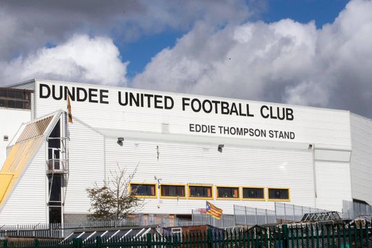 Bizarre stemming in Schotland om voetbal te redden: Dundee liegt en bedriegt