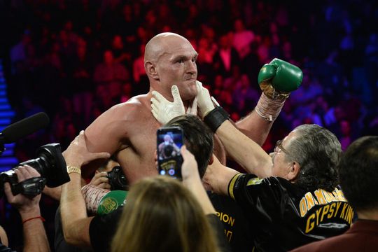 Tyson Fury maakt Anthony Joshua belachelijk: 'Hij kan nog geen eens een peuk roken'