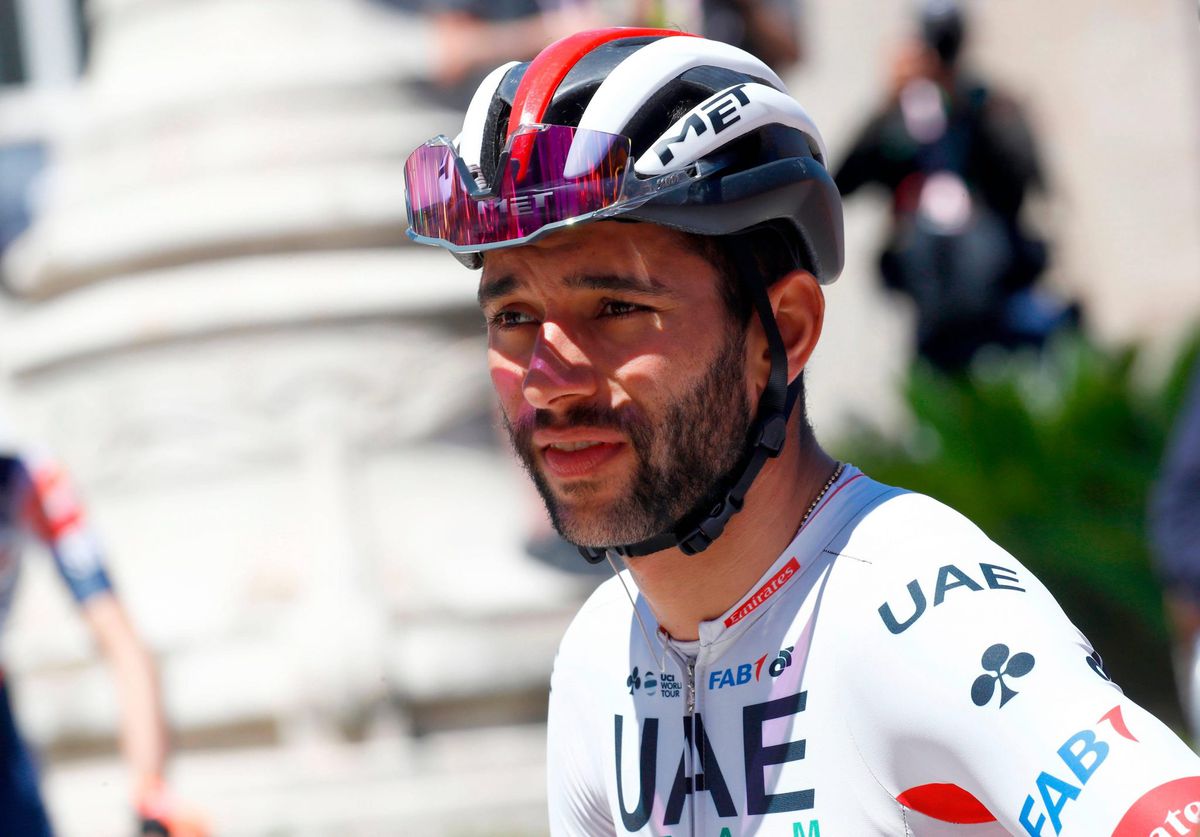Fernando Gaviria en Laurens De Plus stappen uit de Giro d'Italia