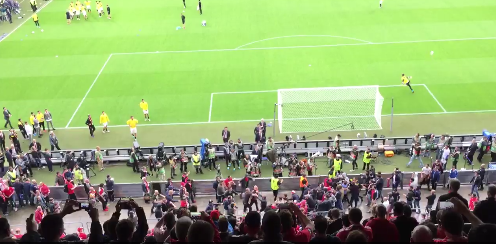 Fans van Sevilla en Liverpool knokken er op los voorafgaand aan EL-finale (video)