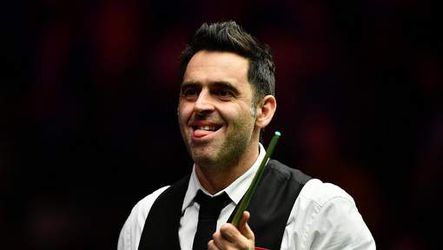 Snookerheld O'Sullivan scoort 1000e century... met verkeerde hand! (video)