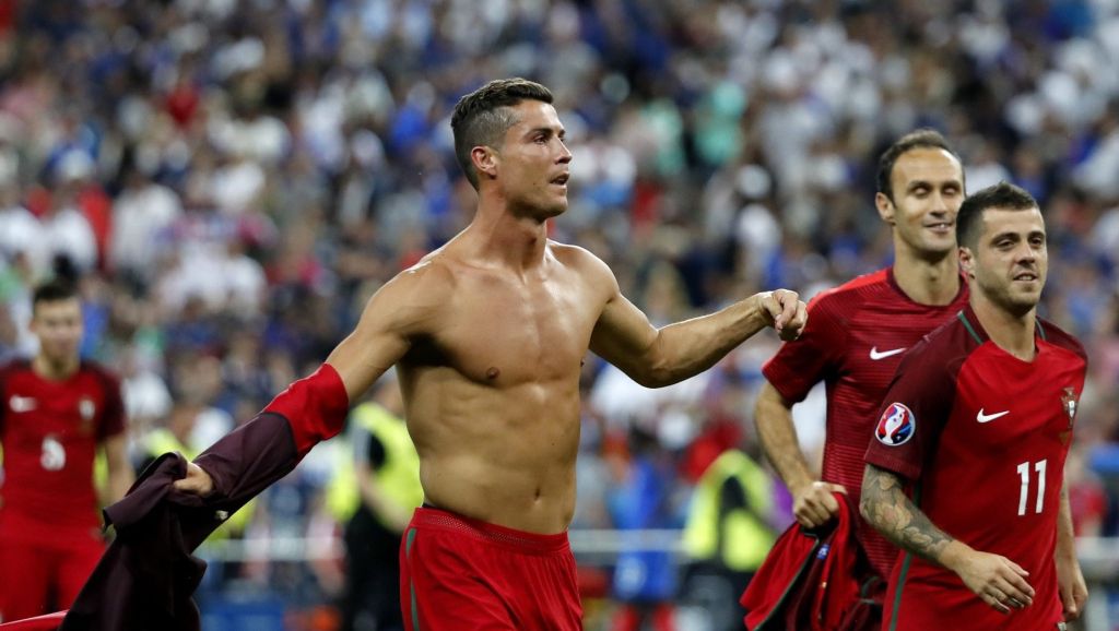 Vlijmscherpe Ronaldo on fire met 2 goals in 4 minuten
