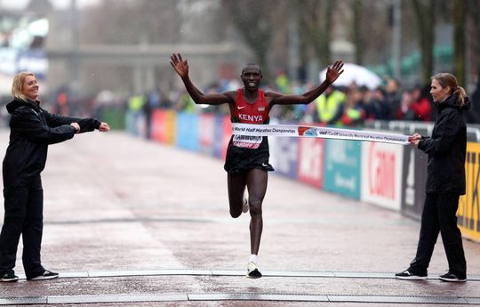 Indrukwekkend! Kamworor loopt wereldrecord op halve marathon in Kopenhagen