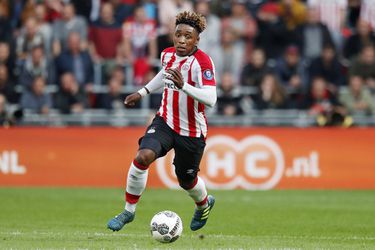 Cocu kiest tegen Willem II weer voor 4 verdedigers, Bergwijn terug in de basis