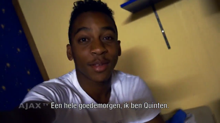 Ajax laat jeugdspelers vloggen: 'Fawaka boys?' (video)