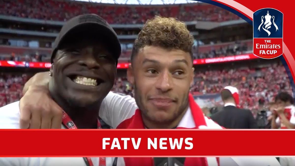 Akinfenwa interviewt Arsenal-spelers na FA Cup-finale (video)