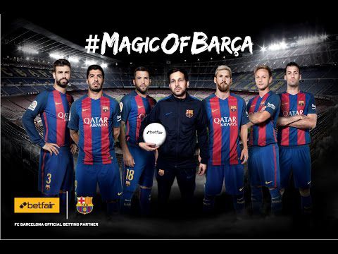 Britse magiër laat spelers Barcelona zien wat toveren is (video)