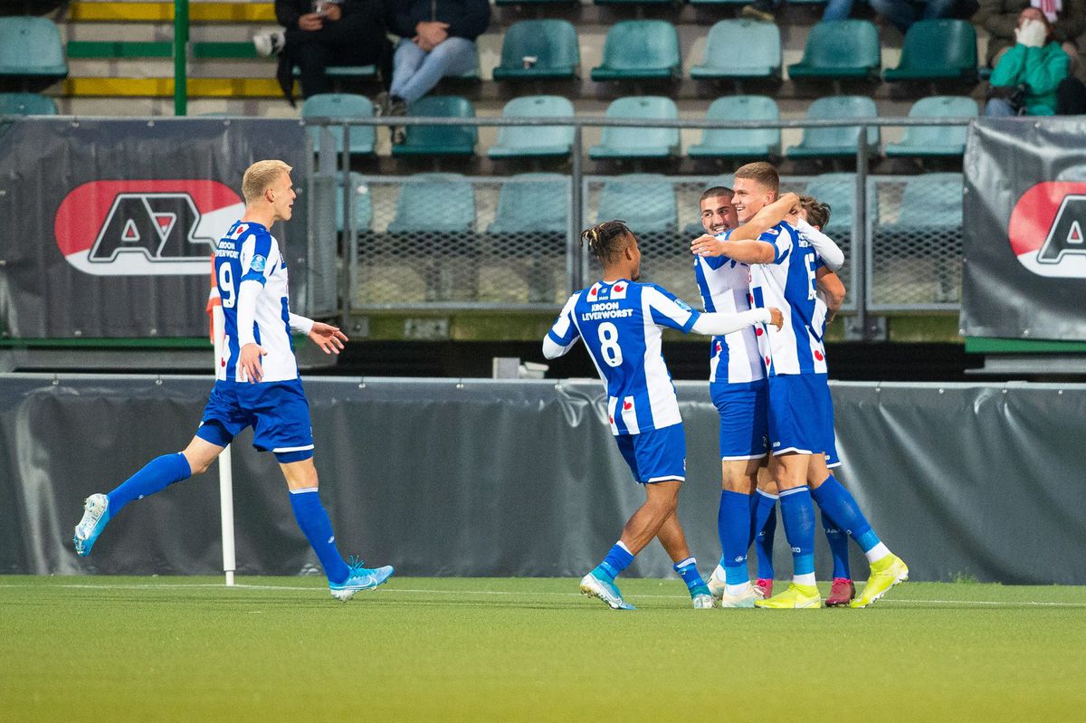 AZ verslikt zich in Heerenveen na doelpuntrijke voetbalavond