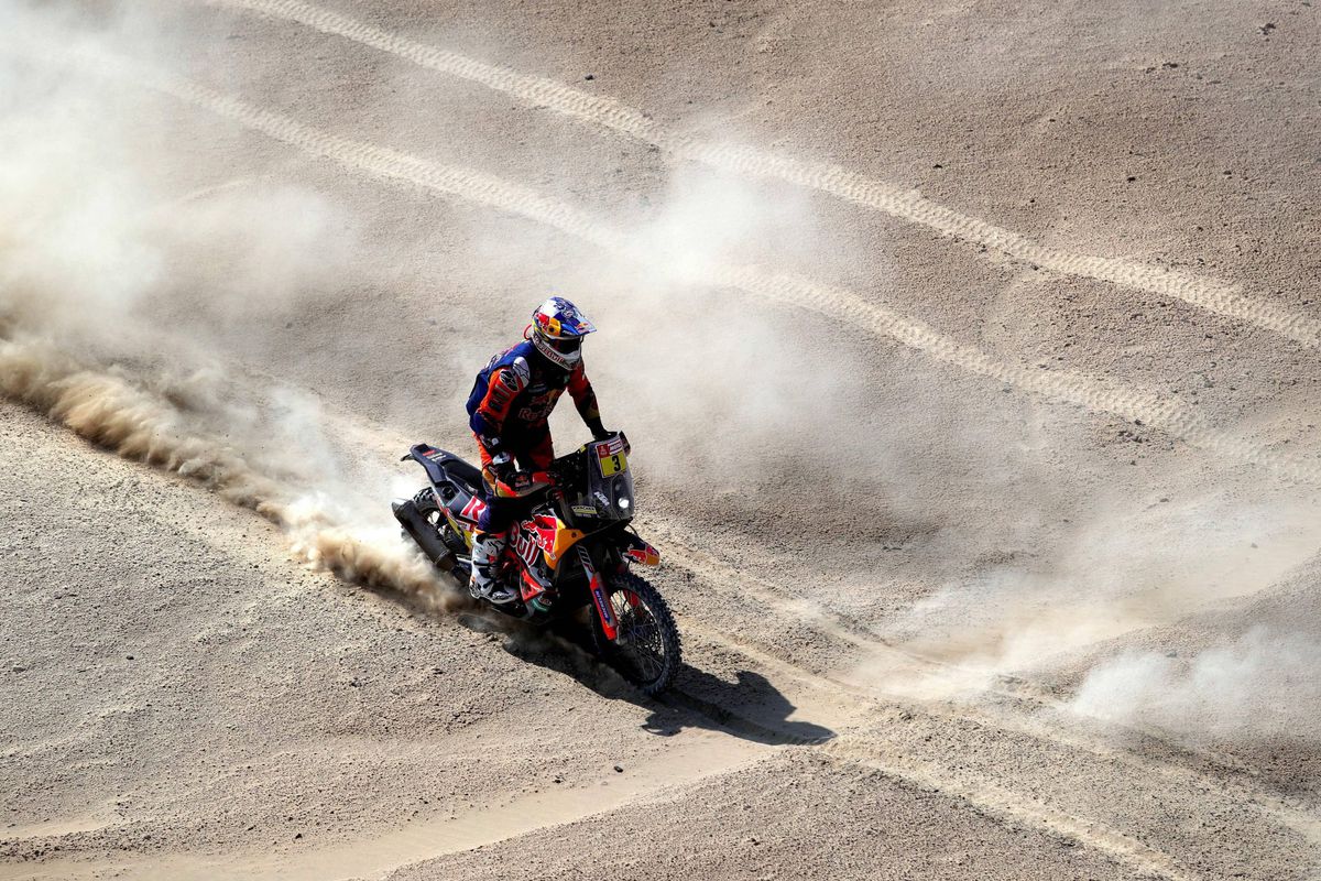 Motorcoureur Price wint beruchte Dakar Rally met etappewinst