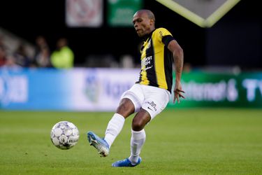 Vitesse lijkt verder te moeten zonder Serero en Thelander