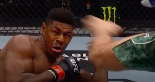 🎥 | Alessio Di Chirico schopt Joaquin Buckley KO met ongekend harde headkick