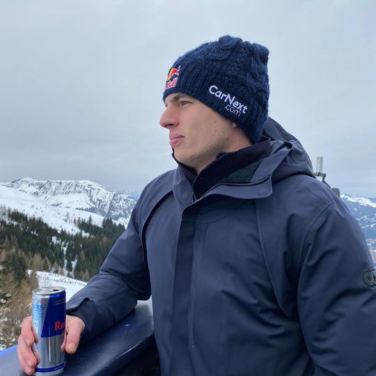📷 | Verstappen en Red Bull-familie bij legendarische skirace