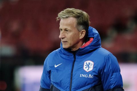 Andries Jonker voor bizarre wedstrijd Oranje Leeuwinnen: 'Er zijn nog wel wat vraagtekens'