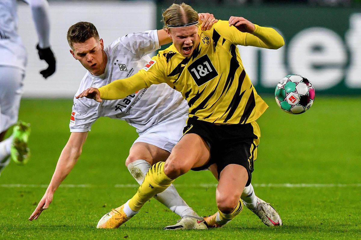 Dortmund ondanks twee fraaie Haaland-goals onderuit bij Gladbach
