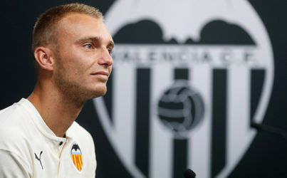 Cillessen debuteert bij Valencia en krijgt in de 100e minuut (!) nog een pingel om z'n oren (video)