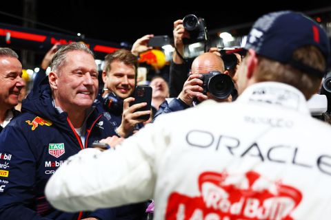 Jos Verstappen tikt Max op de vingers: 'Kunt niet overal tegenaan trappen'