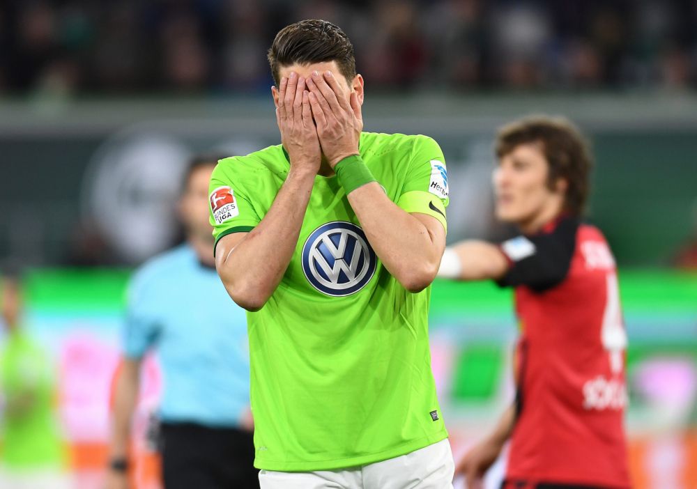 Jonker en Verhaegh pijnlijk onderuit, Leverkusen wint voor het eerst in tijden