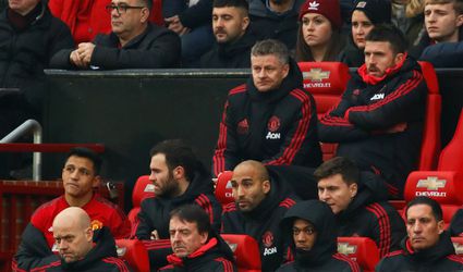 Oeps! Sánchez pikt plekje van Solskjaer in op de bank (video)