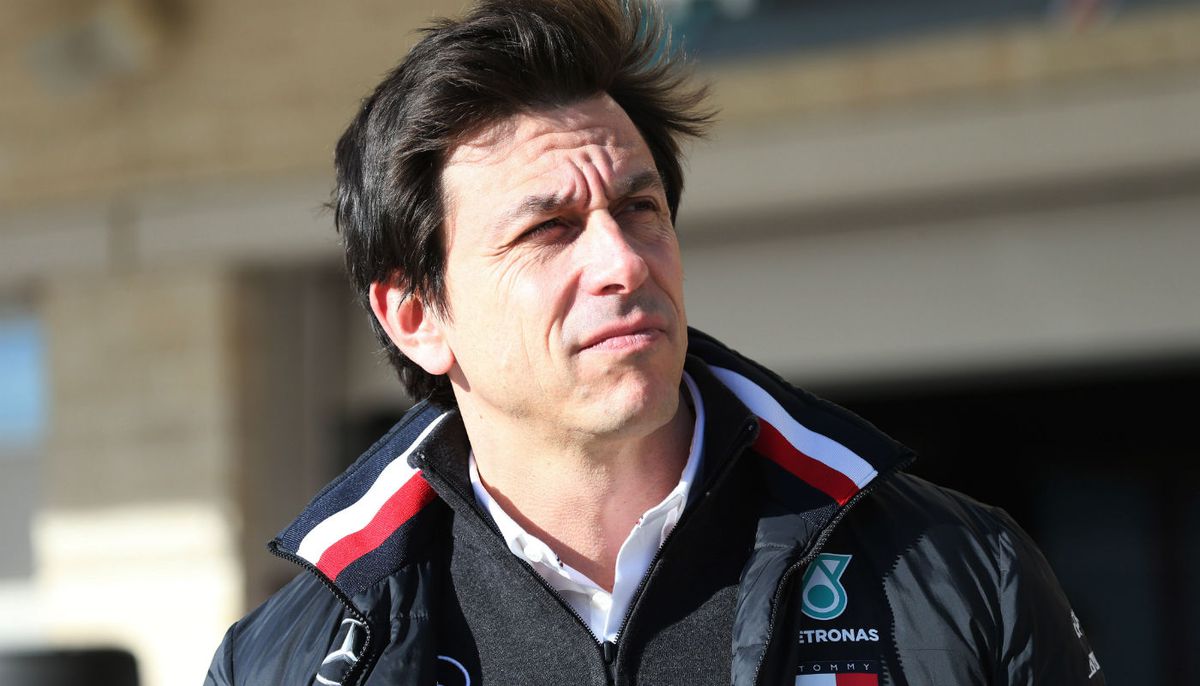 Wat is de reden dat Mercedes-baas Toto Wolff niet bij de Grand Prix van Brazilië is?