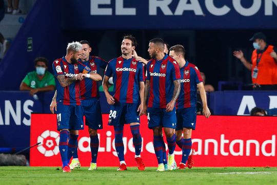 🎥 | Levante op 2-1 tegen Real Madrid door deze schitterende volley