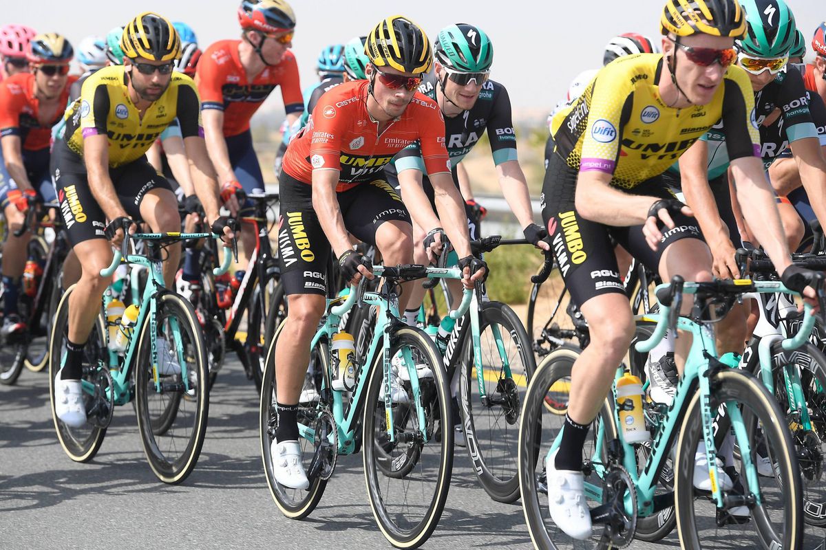 Dumoulin op de streep geklopt: Roglic wint 6e etappe UAE Tour