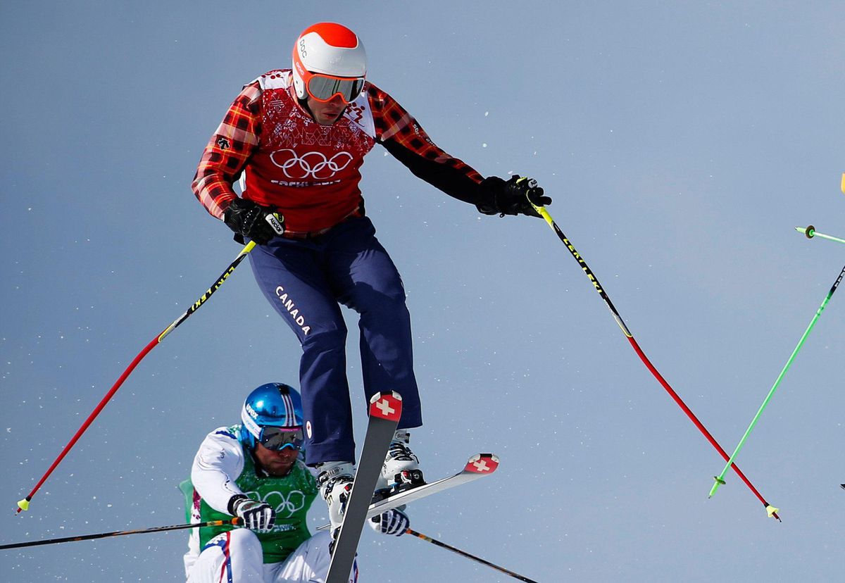 Dronken Canadese olympiër jat na avondje stappen roze Hummer