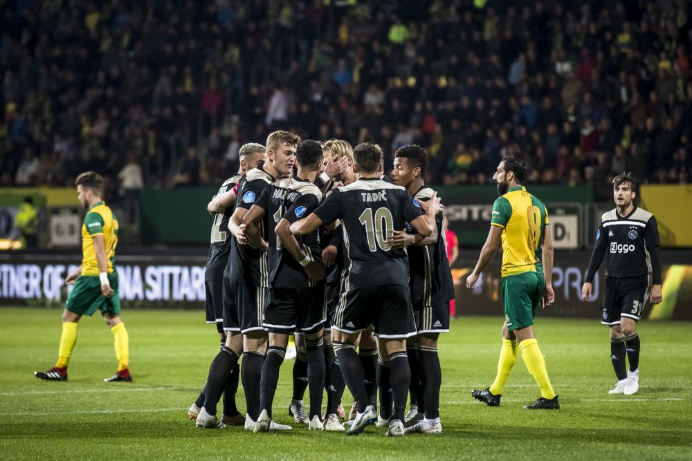 Ajax heeft moeilijke avond in Sittard, maar neemt 3 punten mee naar Amsterdam
