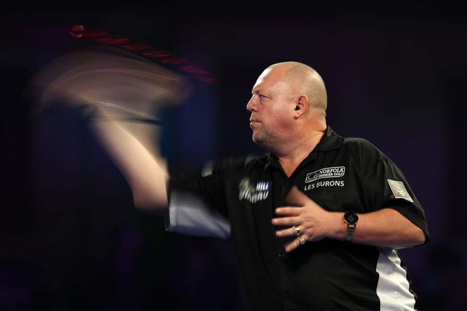 Mervyn King gooit 10 perfecte darts in 1 leg: hoe dan? (video)