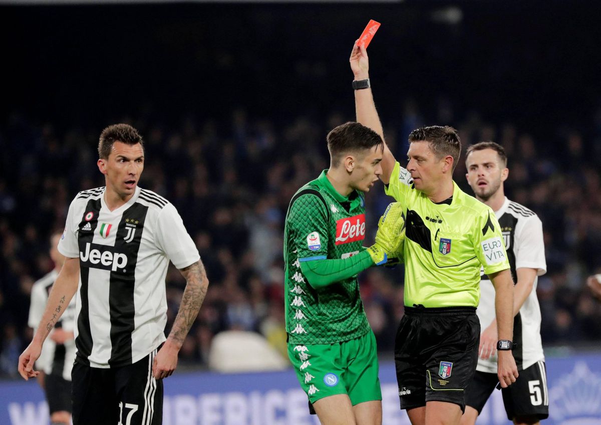 Juventus wint spectaculaire Italiaanse topper in Napels (video)