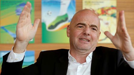 FIFA-baas doet bescheiden: 'Ik vlieg wel eens met Easyjet'