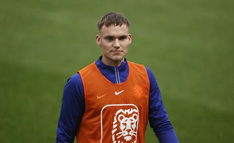 Als Bart Verbruggen debuteert is hij de jongste Oranje-keeper in 56 jaar
