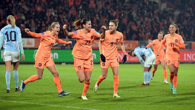 Oranje Leeuwinnen loten tegen Spanje in halve finale Nations League