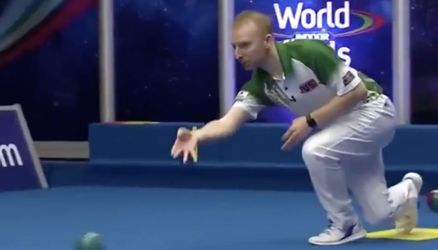 🎥 | Deze beelden van een 'onmogelijke' bowls-worp gaan de hele wereld over