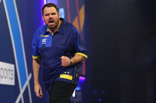 🎯 | Super Series dag 2: Adrian Lewis gooit 9-darter, laagvlieger verslaat Gerwyn Price