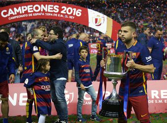 LIVE: Huldiging Barcelona viert de 'dubbel' in sfeervol Camp Nou (video)