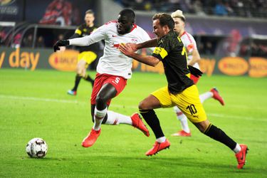 Drama voor RB Leipzig: Dayot Upamecano loopt knieblessure op