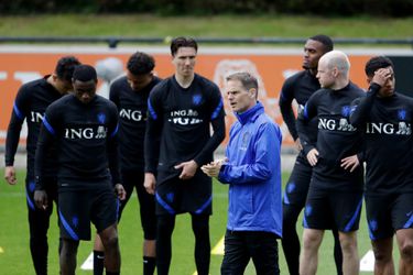 Gezeik over KNVB-show bij bekendmaking EK-selectie: 'Wie heeft dit bedacht?!'