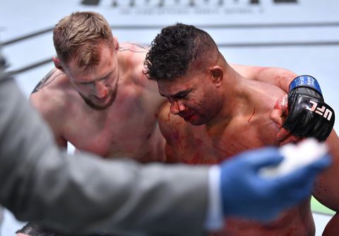 Volkov schrok van zijn stoot tegen Overeem: 'Hij stikte in z'n eigen bloed'