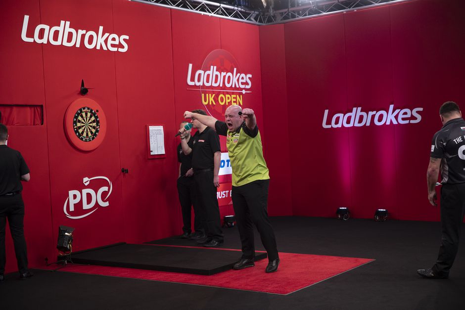 Zoveel geld verdiende Michael van Gerwen met het winnen van de UK Open