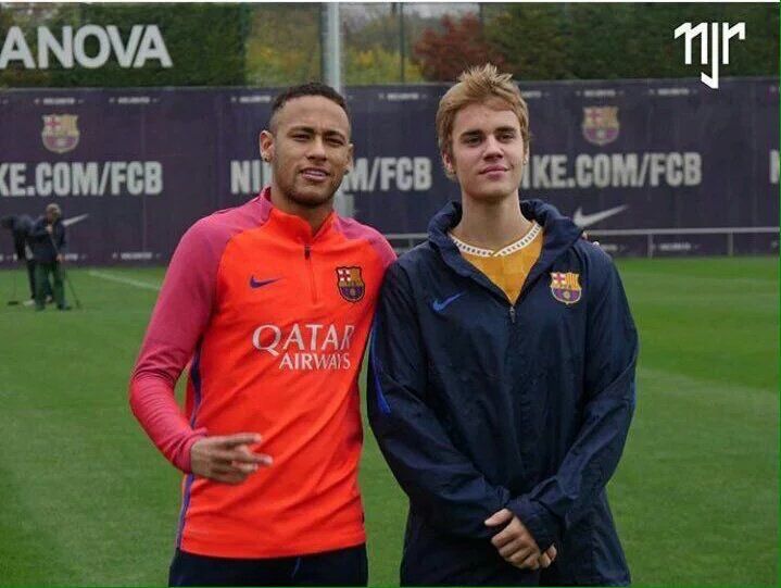 Justin Bieber traint mee bij Barcelona (video)