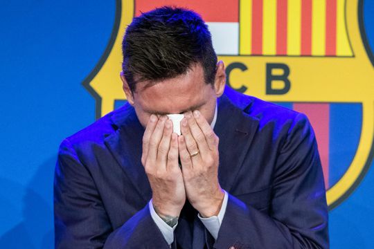 📸 | Kleinste Messi gaat viral door deze actie op de persconferentie van zijn vader