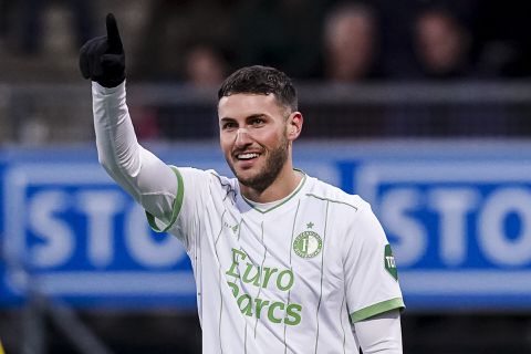 Hattrickheld Santiago Giménez schiet Feyenoord naar zege in vermakelijke derby tegen Excelsior