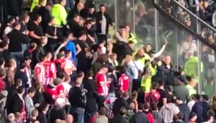 PSV-supporters vechten onderling in uitvak bij ADO: 'Schaam je kapot!' (video)