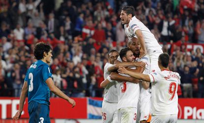 Sevilla doet goede zaken in strijd om Europees voetbal na zege op Real Madrid
