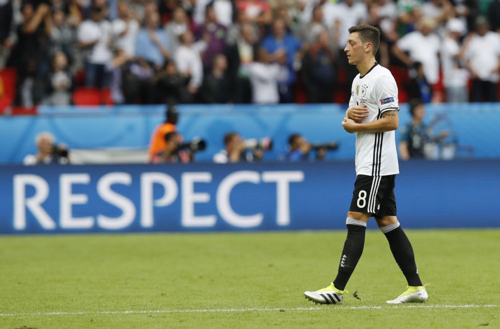 Özil zet Duitsland op vroege voorsprong tegen Noorwegen (video)