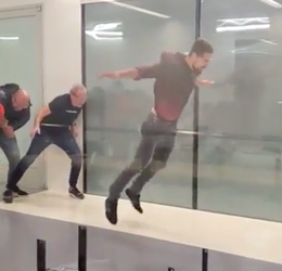 🎥 | HAHA! Peter Sagan vermaakt zich prima in windtunnel met snelheid van 115 km/u