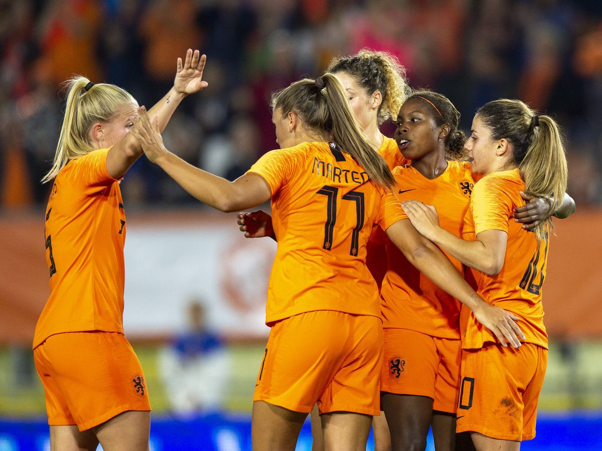 Uitstekende start voor Oranje Leeuwinnen in play-offs voor WK-ticket